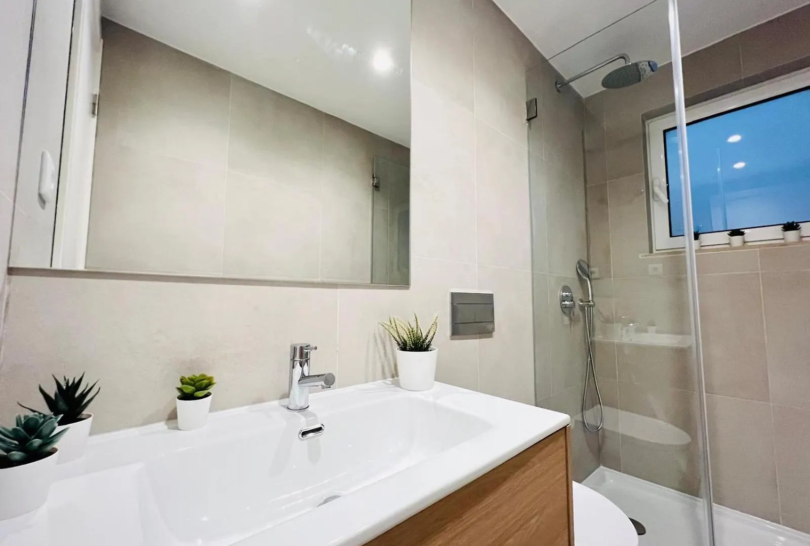Luxury Central Lisbon Rooms, Best Location For Tourists