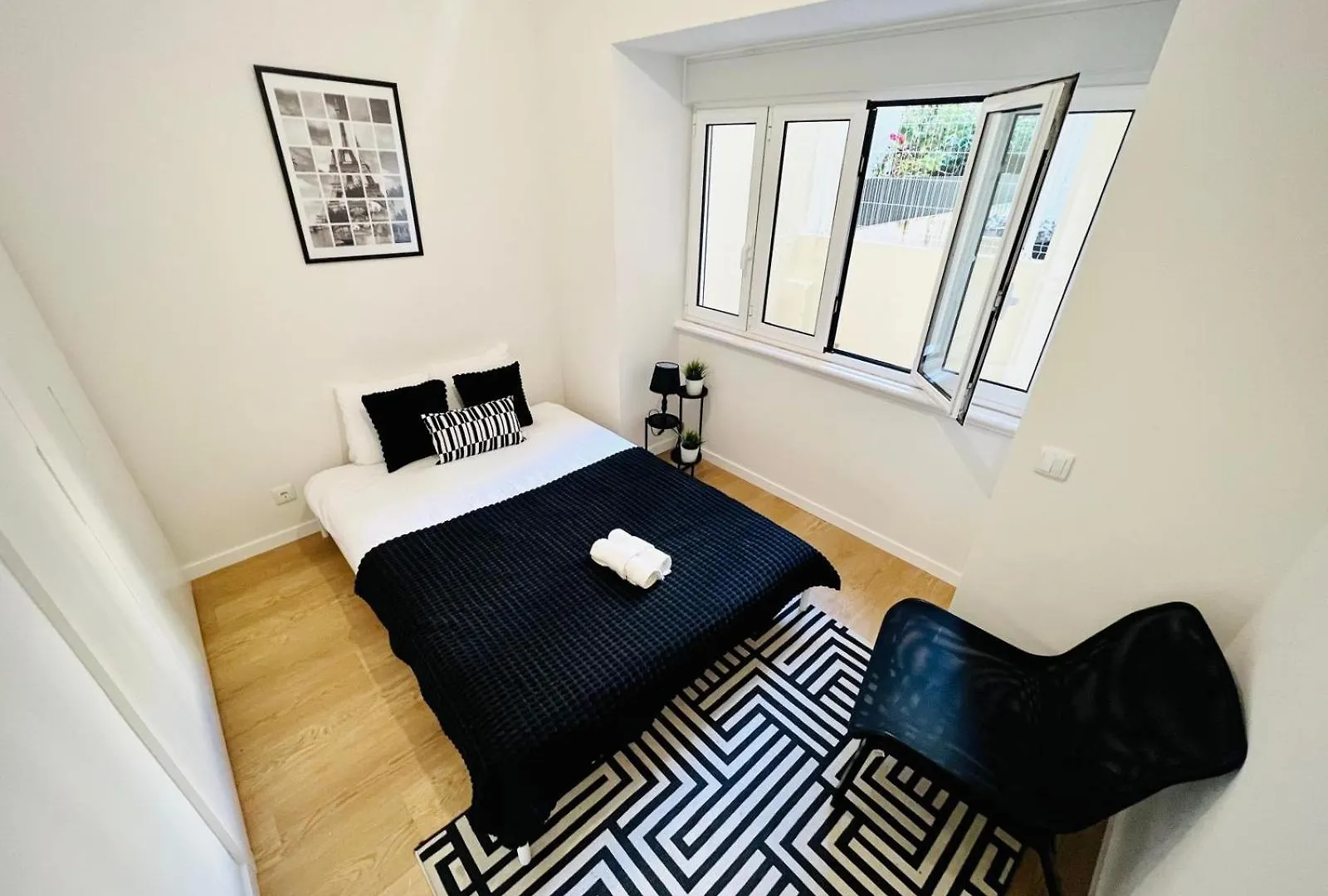 Hostel Luxury Central Lisbon Rooms, Best Location For Tourists