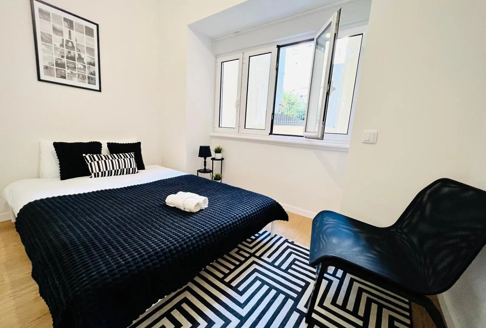 Hostel Luxury Central Lisbon Rooms, Best Location For Tourists