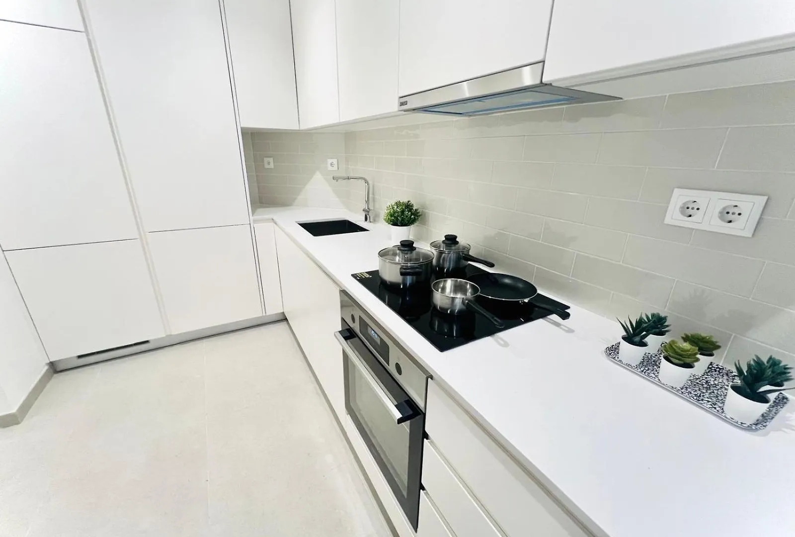 Hostel Luxury Central Lisbon Rooms, Best Location For Tourists