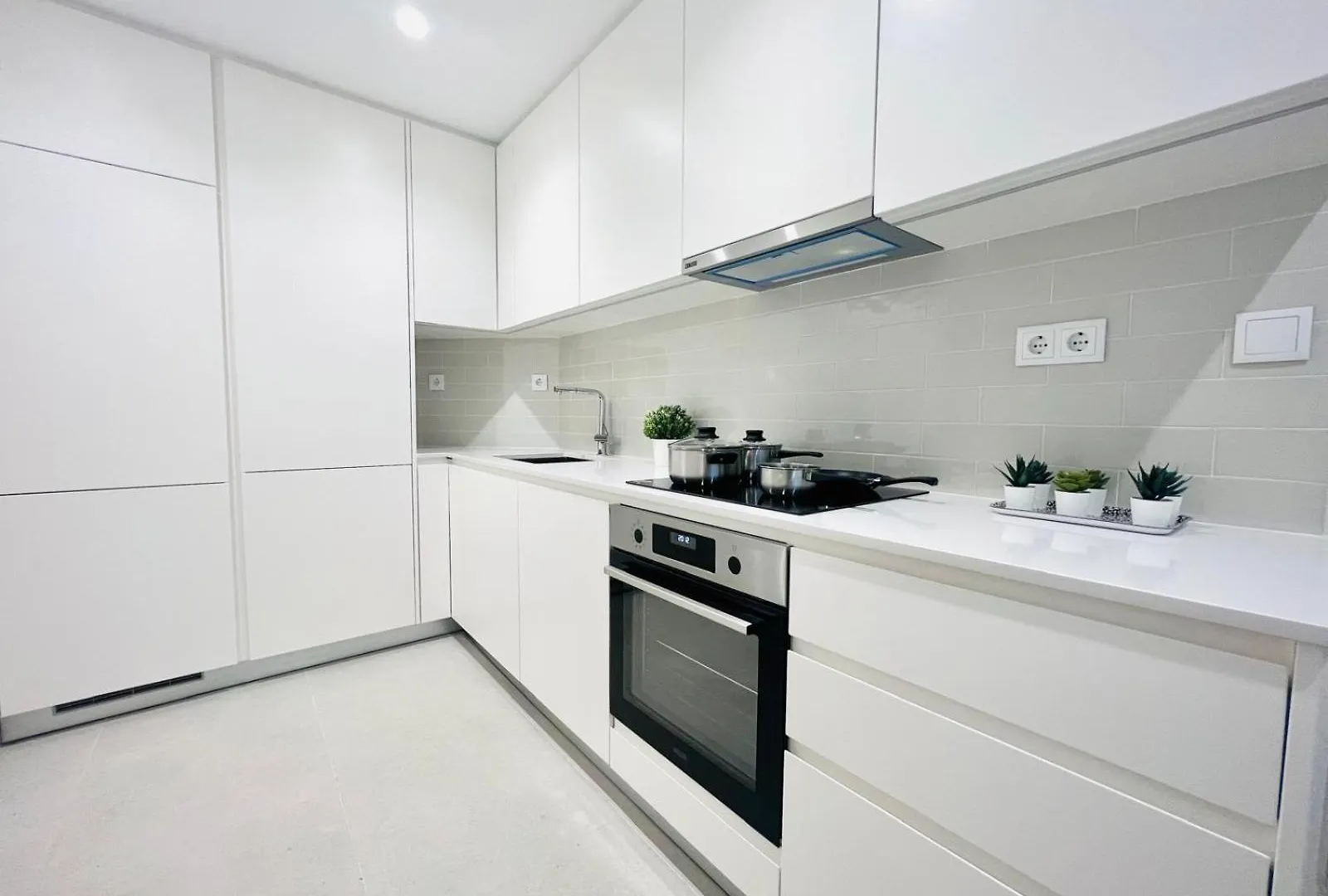 Hostel Luxury Central Lisbon Rooms, Best Location For Tourists